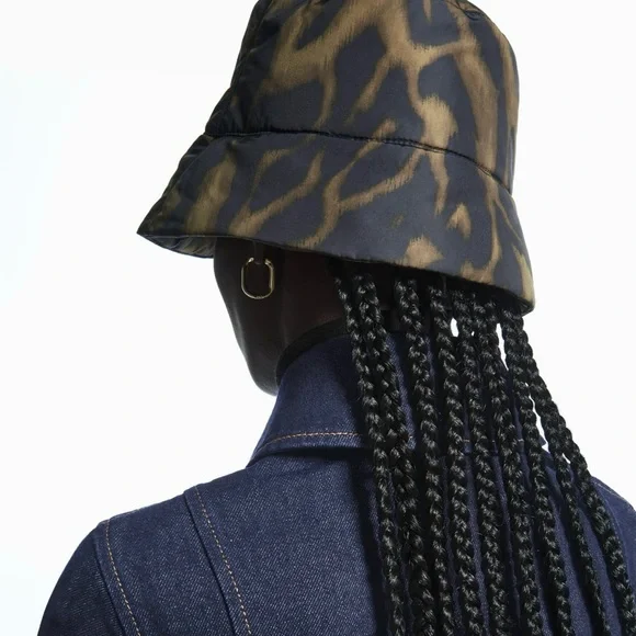 Cos tiger printed padded bucket hat in size XS/S - Picture 3 of 6